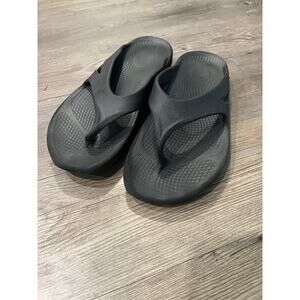Men’s Oofos Sandal- size 9